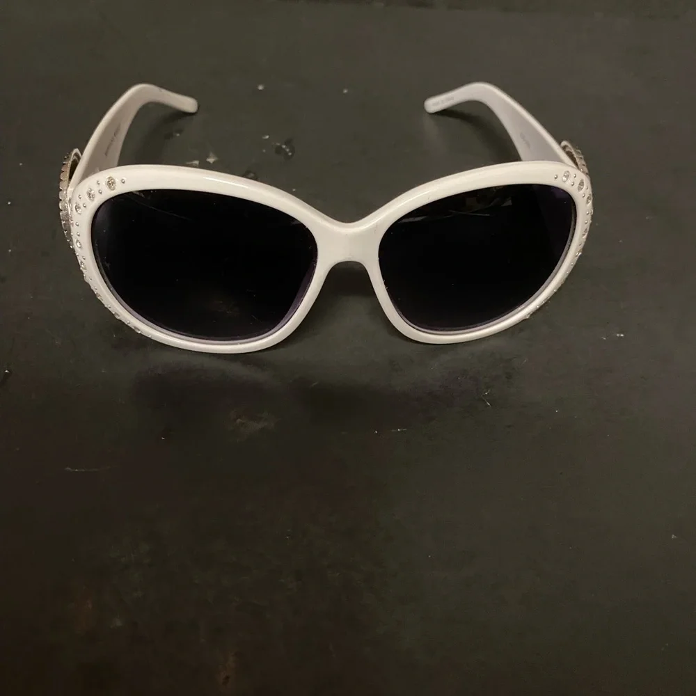 White Mountain West western rhinestone sun glasses